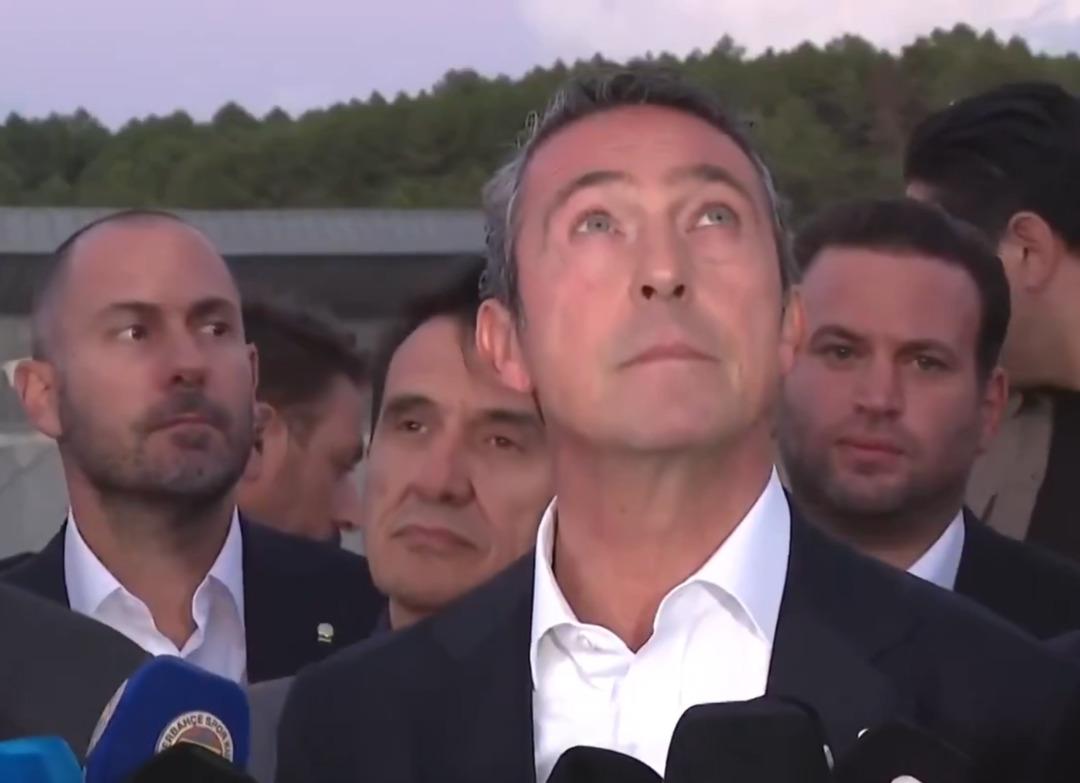Fenerbahçe Başkanı Ali Koç TFF ile görüşmesinin ardından konuşuyordu! Ezan okundu... Göğe baktı... Dua istedi... 1