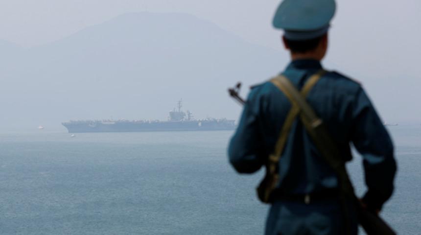 Vietnam kıyılarında 43 yıl sonra bir ilk! Çini'i çıldırtacak görüntü