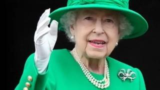 Kraliçe Elizabeth neden hep eldiven takıyordu?