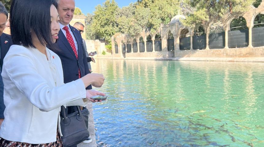 Tırnaklarındaki Türk bayrağıyla dikkat çekmişti! Japon Prenses Mikasa Balıklıgöl'de