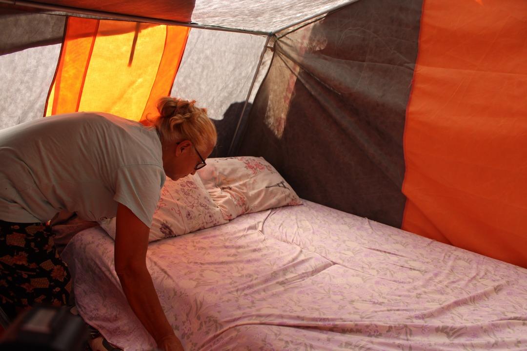 62 yaşındaki kadın çadırda yaşam mücadelesi veriyor: "Bir çatım olsun yeter” 5