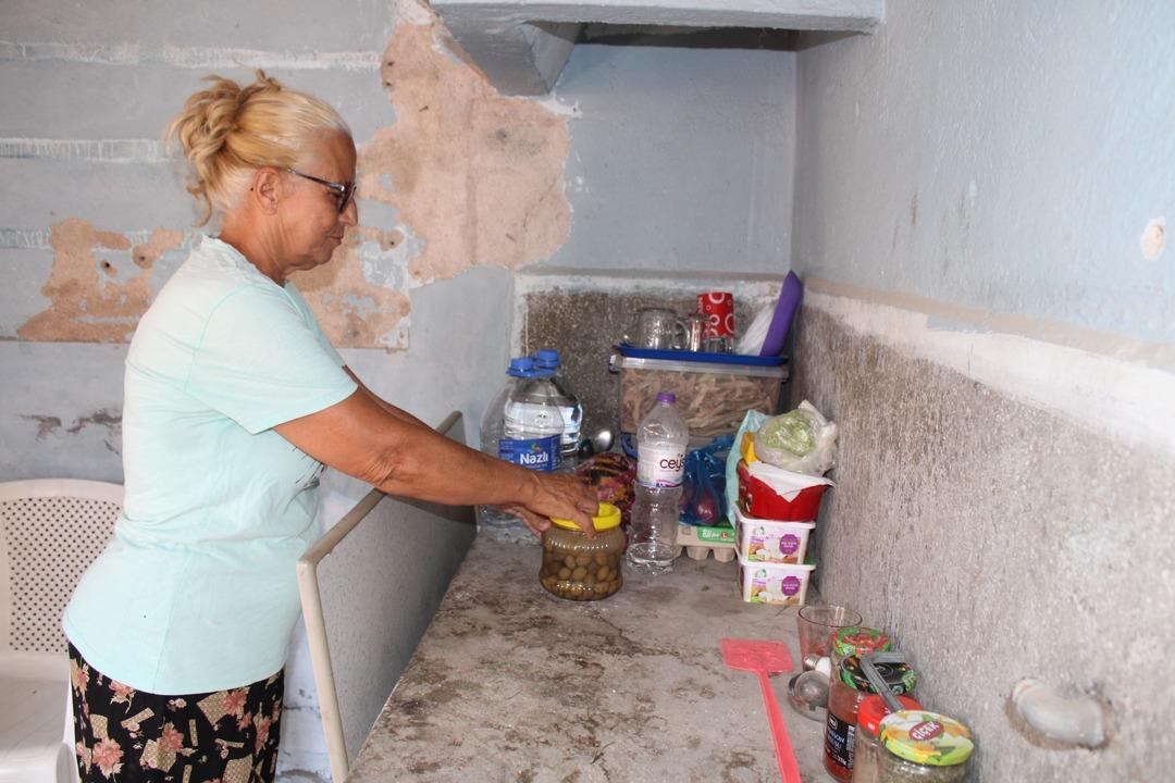 62 yaşındaki kadın çadırda yaşam mücadelesi veriyor: "Bir çatım olsun yeter” 9