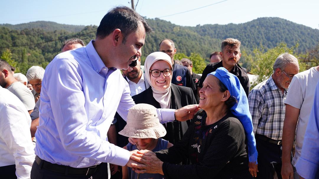 Bakan Kurum da Şerife Teyzeye:  Artık üzülme tamam mı?  Yeni evlerinin temelini birlikte attılar 2