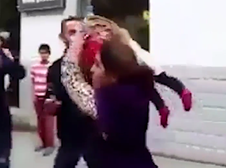 Bu nasıl anne? Yaptığını görenler gözlerine inanamadı G1