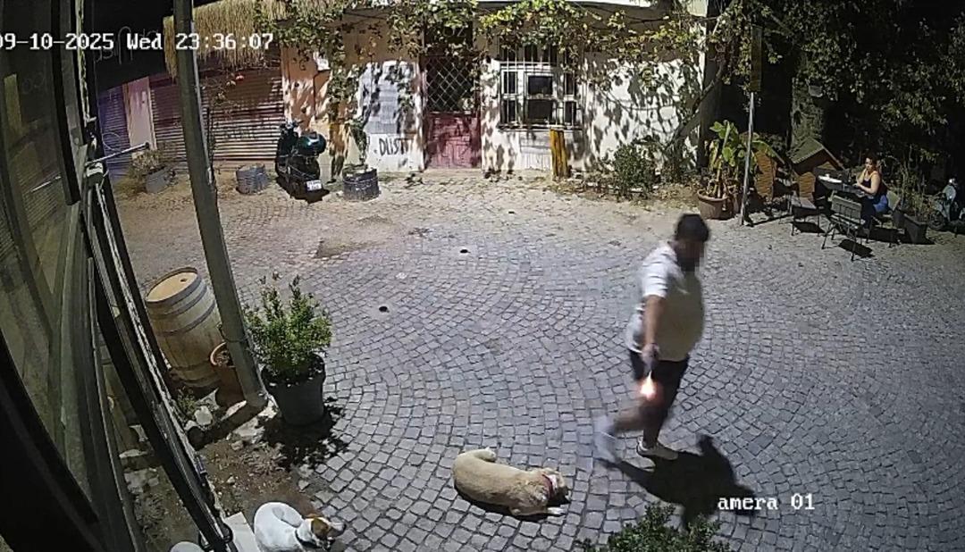 Bir kadın cinayeti daha... Urla daki kan donduran anlar kamerada: Kurşun yağdırdı! 1