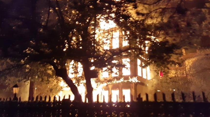 Tarihi konakta kundaklama şüphesi! 2 kişi tutuklandı