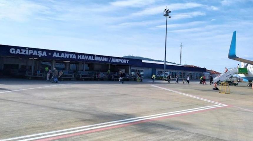 Gazipaşa-Alanya Havalimanı'nda rüzgar nedeniyle bazı uçuşlar iptal edildi