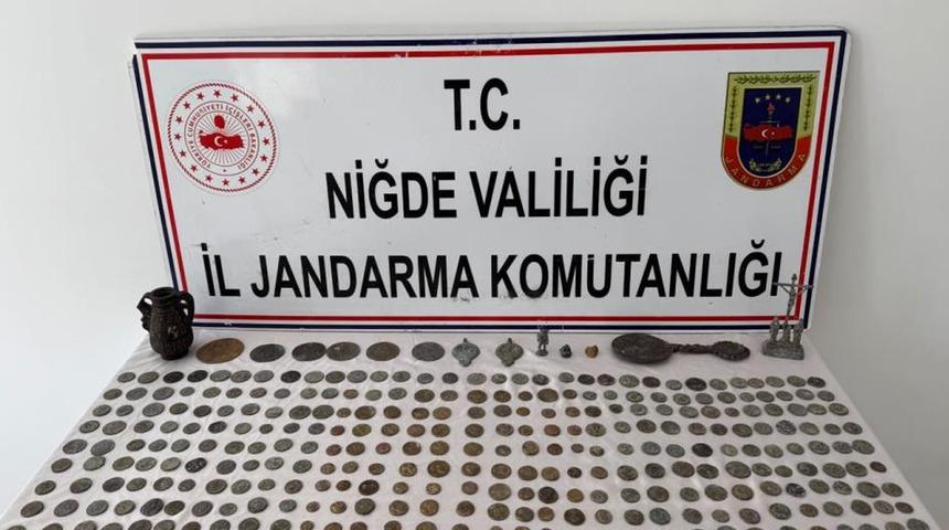 Niğde otogarında 334 parça tarihi eser ele geçirildi