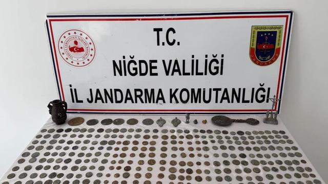 Niğde otogarında 334 parça tarihi eser ele geçirildi