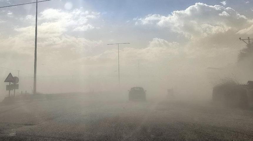 Adilcevaz’da toz bulutu etkili oldu