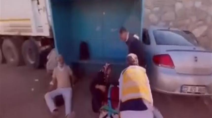 Elazığ'da otomobil durağa çarptı: Çok sayıda yaralı var