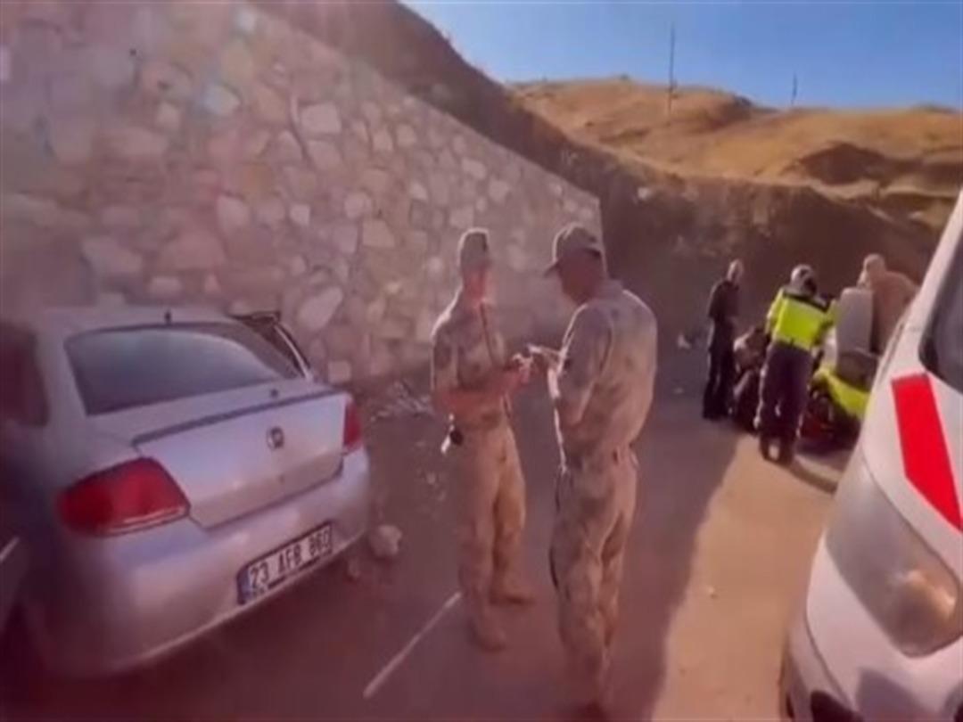 Elazığ da otomobil durağa çarptı: Çok sayıda yaralı var 1
