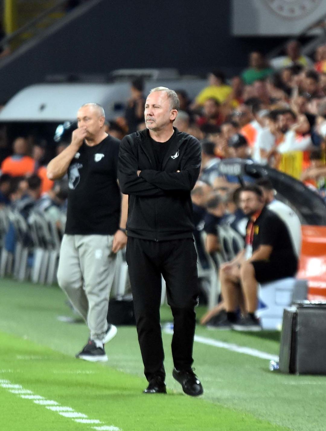 Sergen Yalçın dan Göztepe mağlubiyeti sonrası dikkat çeken açıklama: Konuşulacak çok şey var! 4