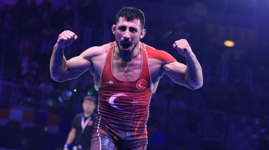 Milli güreşçi Ahmet Yılmaz, Dünya Şampiyonası'nda bronz madalya aldı