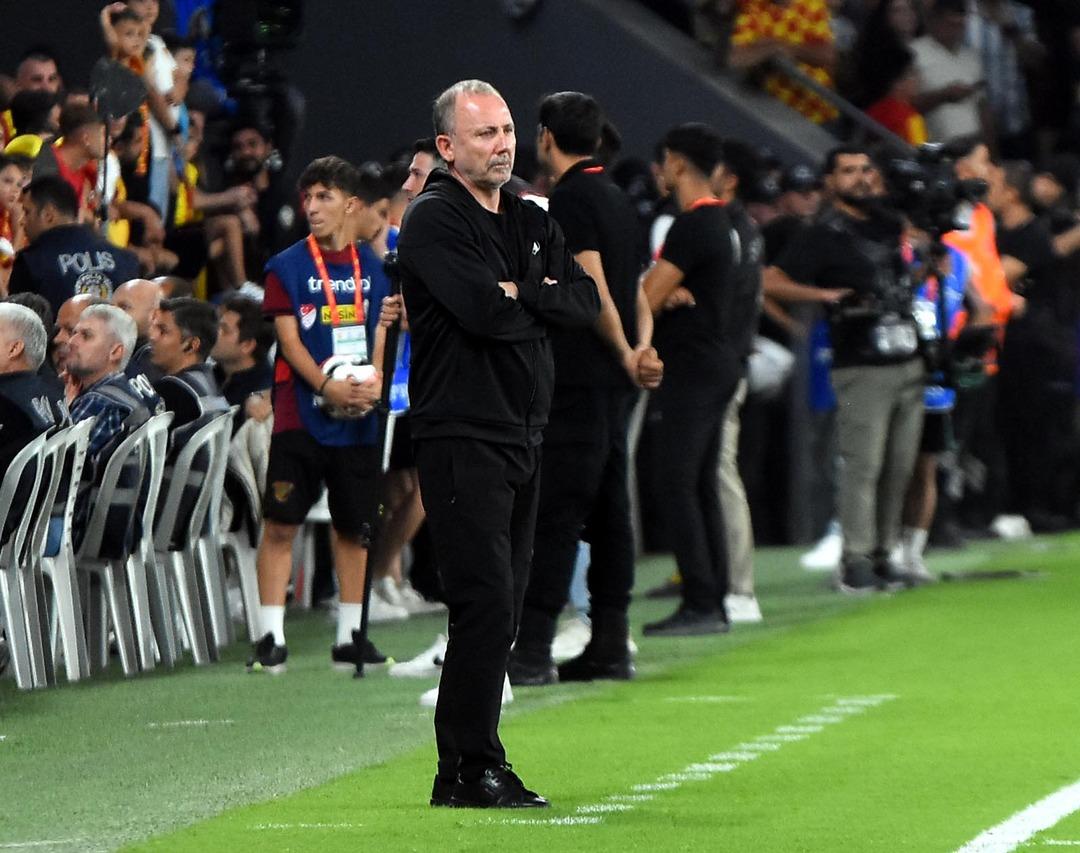 SON DAKİKA: Beşiktaş İzmir de darmadağın! Göztepe, Siyah-Beyazlılar ı 3-0 mağlup etti 3