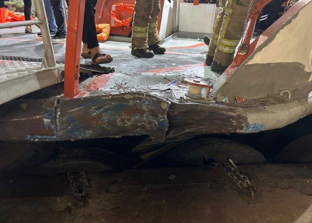 İstanbul Boğazı nda panik anları! Beşiktaş - Üsküdar motoru, kuru yük gemisi ile çarpıştı: 12 yaralı 5