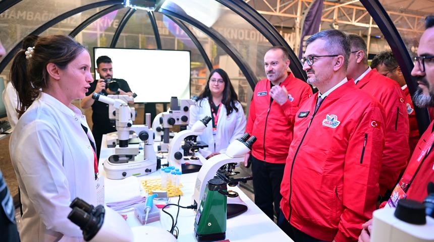 Cumhurbaşkanlığı İletişim Başkanı Duran, TEKNOFEST'i ziyaret etti