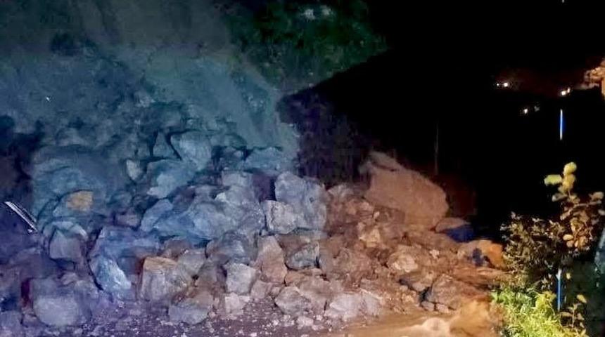 Giresun’da sağanak yağış hayatı olumsuz etkiledi