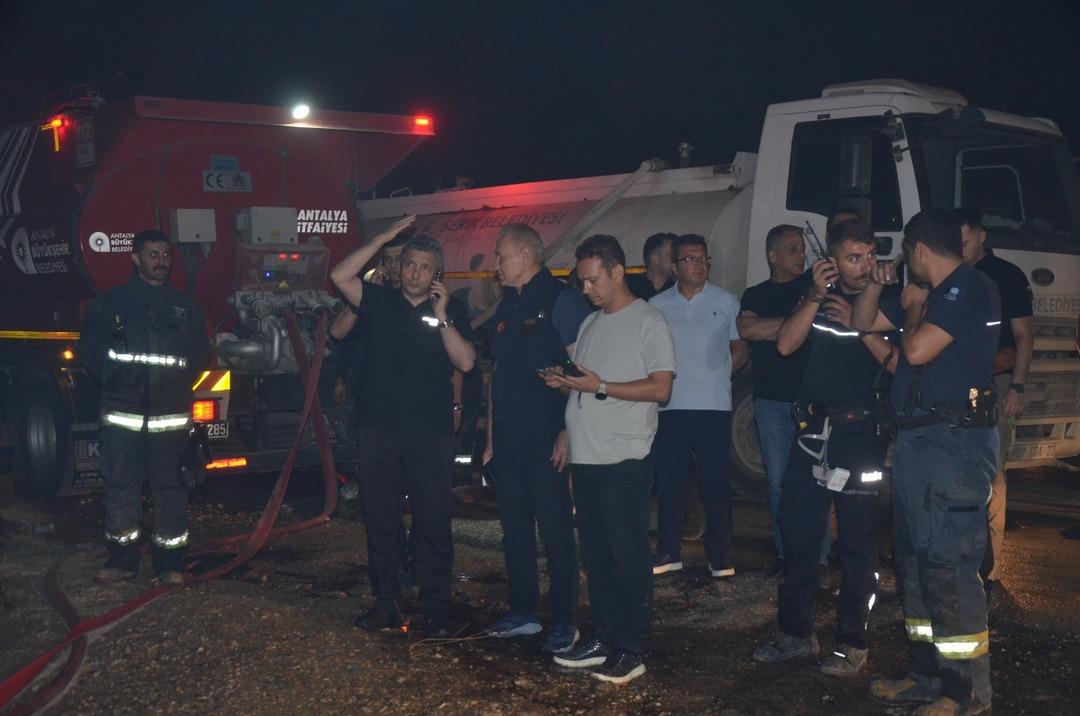 Antalya da orman yangını çıktı! 1 otel tahliye edildi! Hızla müdahale edildi: Antalya Valisi vatandaşları uyardı... 5