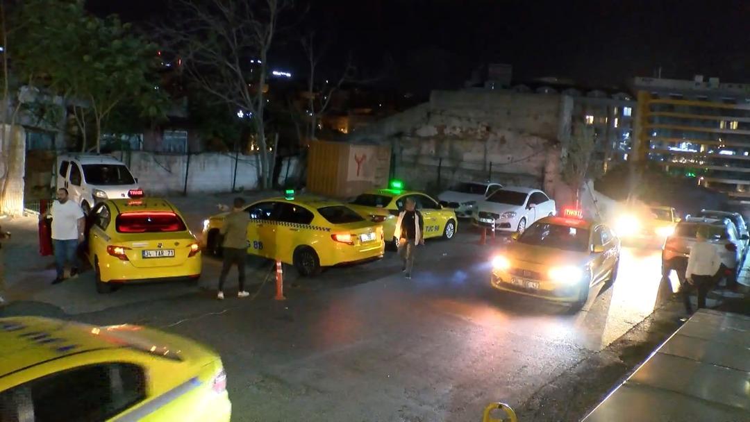 Beyoğlu nda dehşet saçan anlar! Taksici silahlı saldırıya uğradı, müşterisi tarafından gasp edildi: Hayatını kaybetti! 7