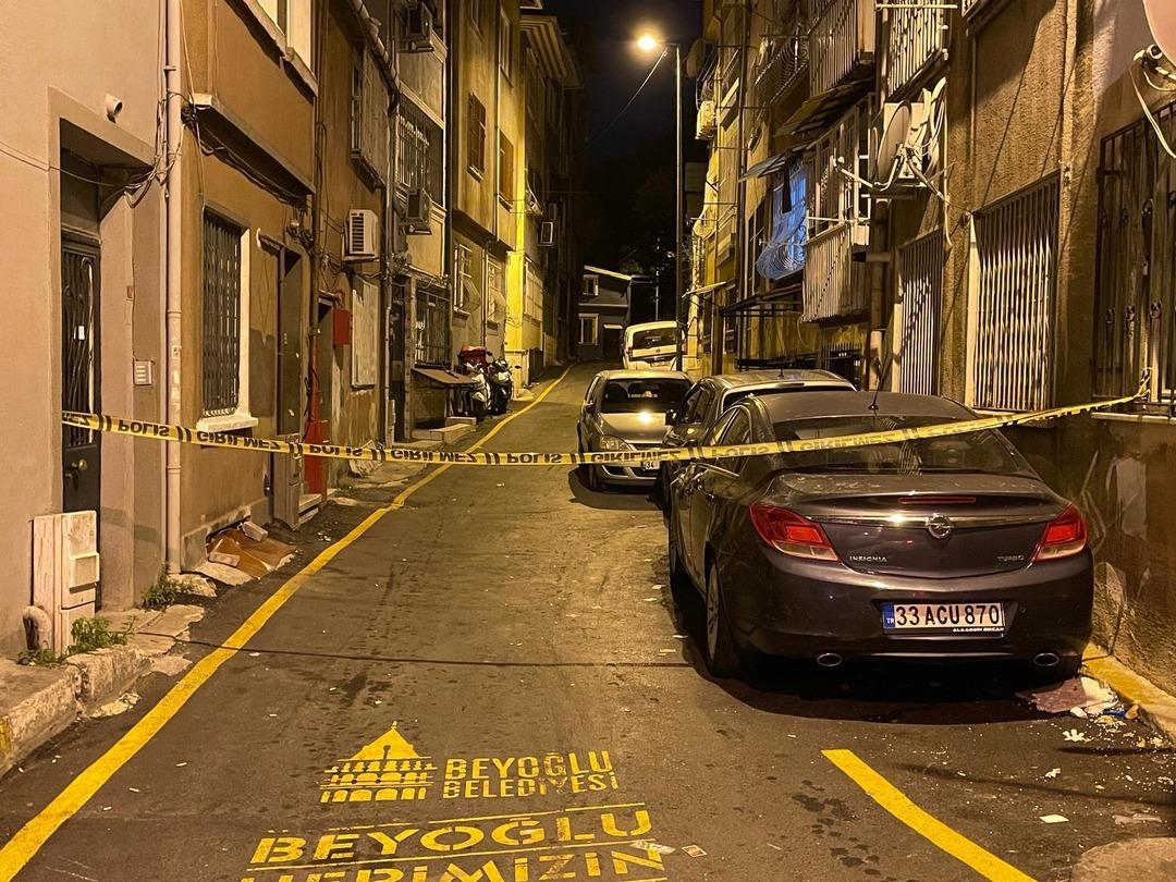 Beyoğlu nda dehşet saçan anlar! Taksici silahlı saldırıya uğradı, müşterisi tarafından gasp edildi: Hayatını kaybetti! 1