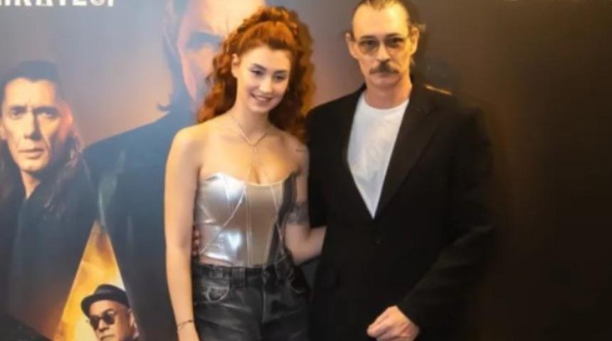 Erdal Beşik&ccedil;ioğlu'nun kızı Derin babasının rol arkadaşıyla aşkını ilan etti! Aileye girdi 