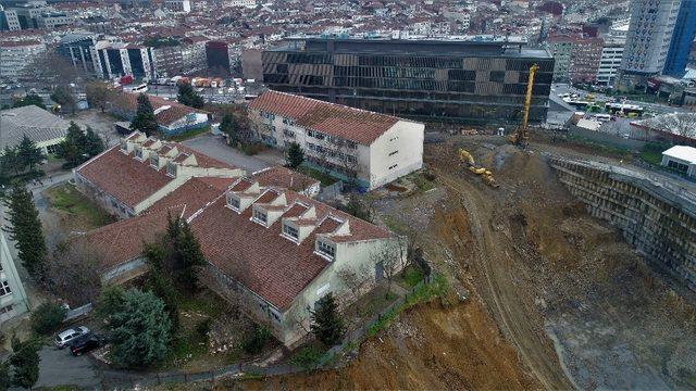 Toprak kayması yaşanan Şişli Endüstri Meslek Lisesi havadan görüntülendi