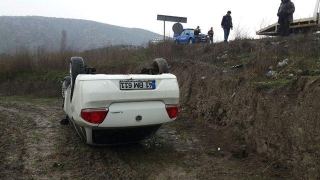 Kontrolden çıkan otomobil tarlaya uçtu: 2 yaralı