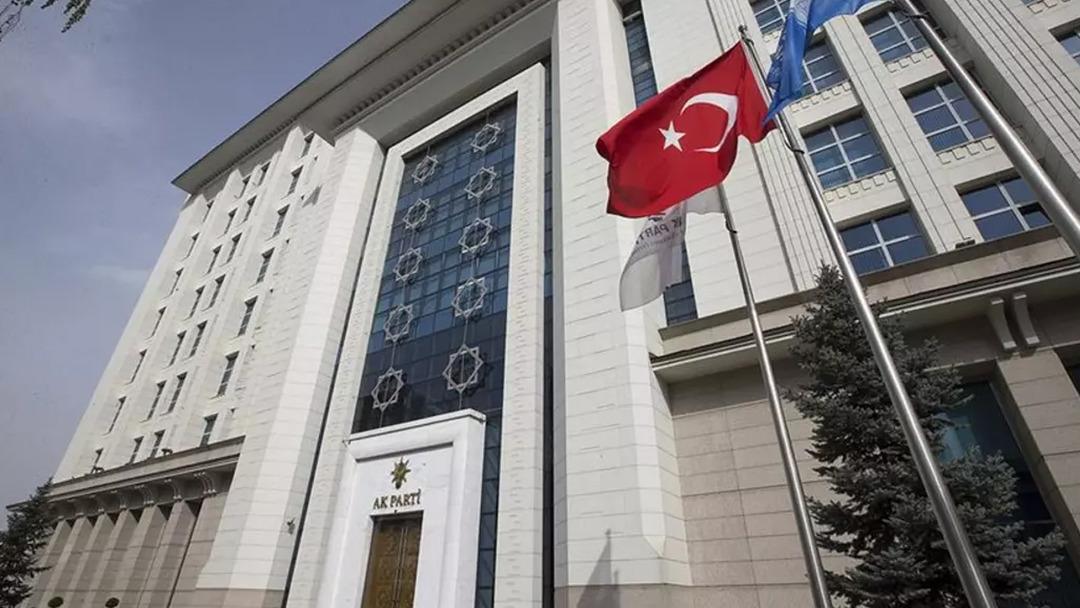 AK Parti de peş peşe istifalar! Şamil Tayyar dan çarpıcı yorum... "Umarım neşteri daha derine vururlar, çünkü mevzu derin" 1