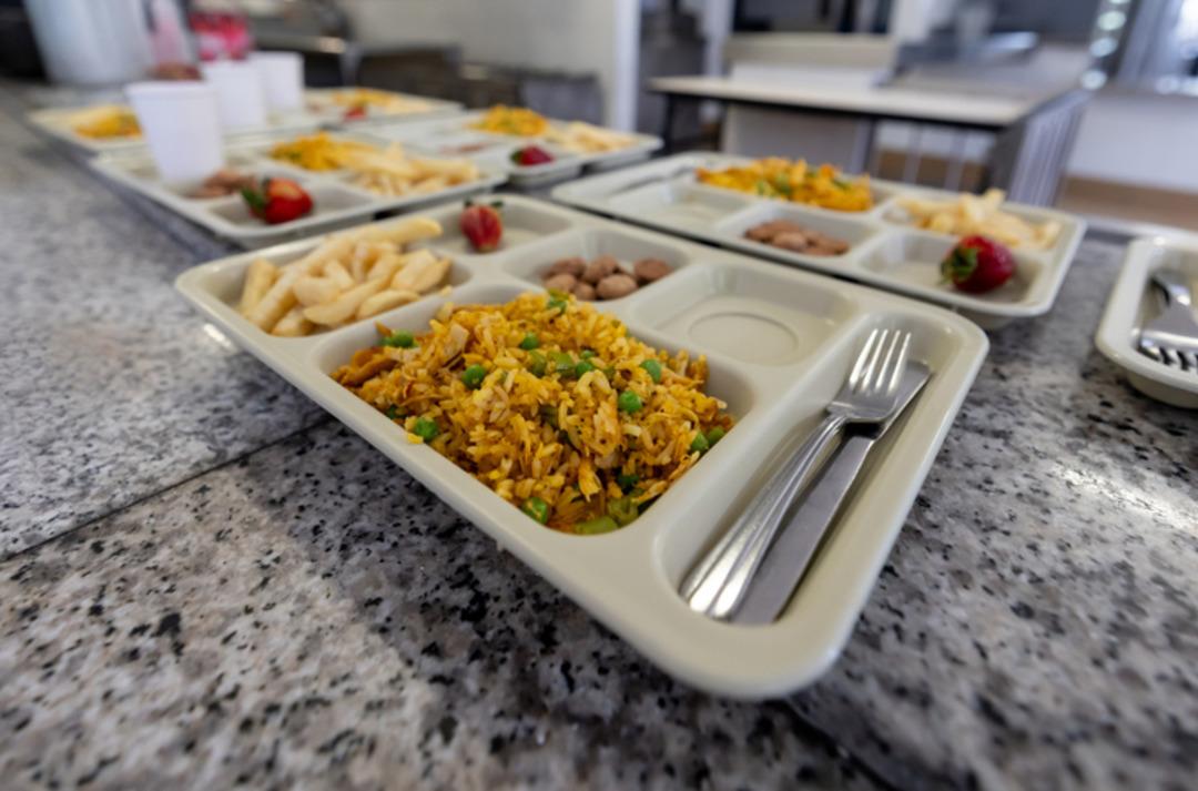 Hükümet ücretsiz yemek veriyordu! 846 öğrenci zehirlendi 1