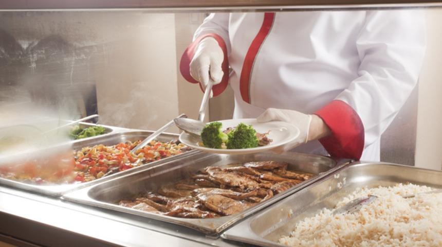 Hükümet ücretsiz yemek veriyordu! 846 öğrenci zehirlendi