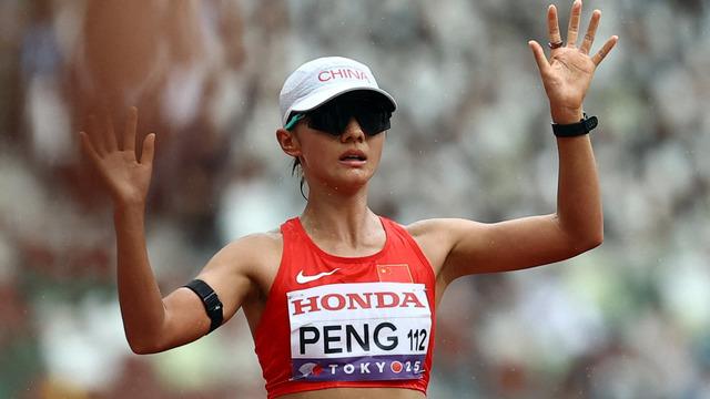 Göbek deliğini gören bir daha baktı! Çinli atlet Li Peng herkesi şaşırttı: Nedeni sağlık değil binlerce yıllık inanç!