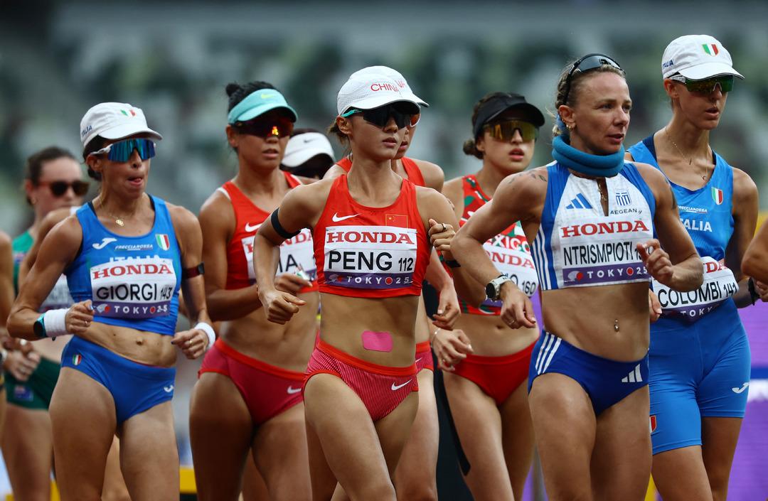 Göbek deliğini gören bir daha baktı! Çinli atlet Li Peng herkesi şaşırttı: Nedeni sağlık değil binlerce yıllık inanç! 1