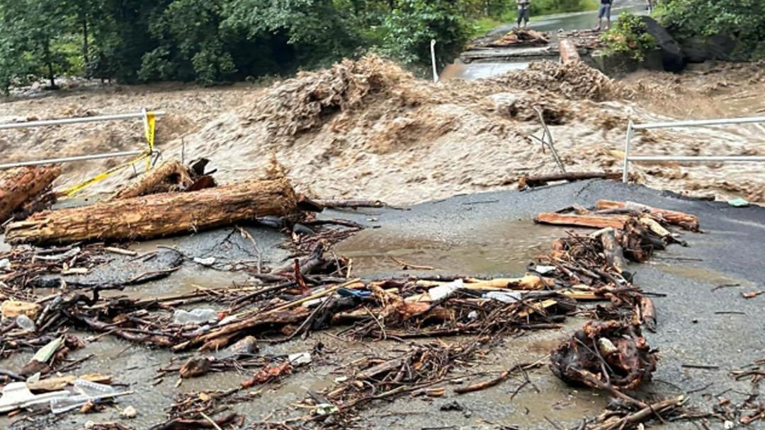 Rize kabusu yaşıyor! Köprü ve yol çöktü, Ayder Yaylası yolu ulaşıma kapandı... Meteoroloji den kritik uyarı 5