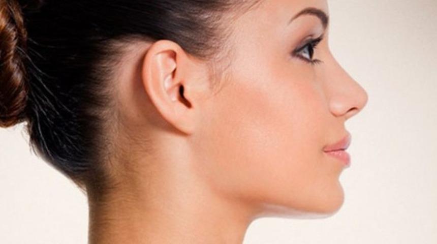 Küçük değil doğal ve nefes alan burun güzeldir