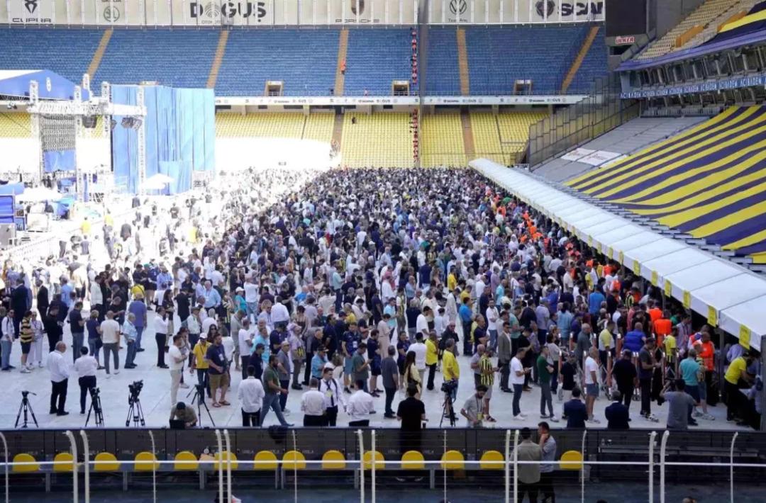 Fenerbahçe de tarihi kongre resmen başladı! Ali Koç ve Sadettin Saran konuşacak... İşte yaşananlar! 6