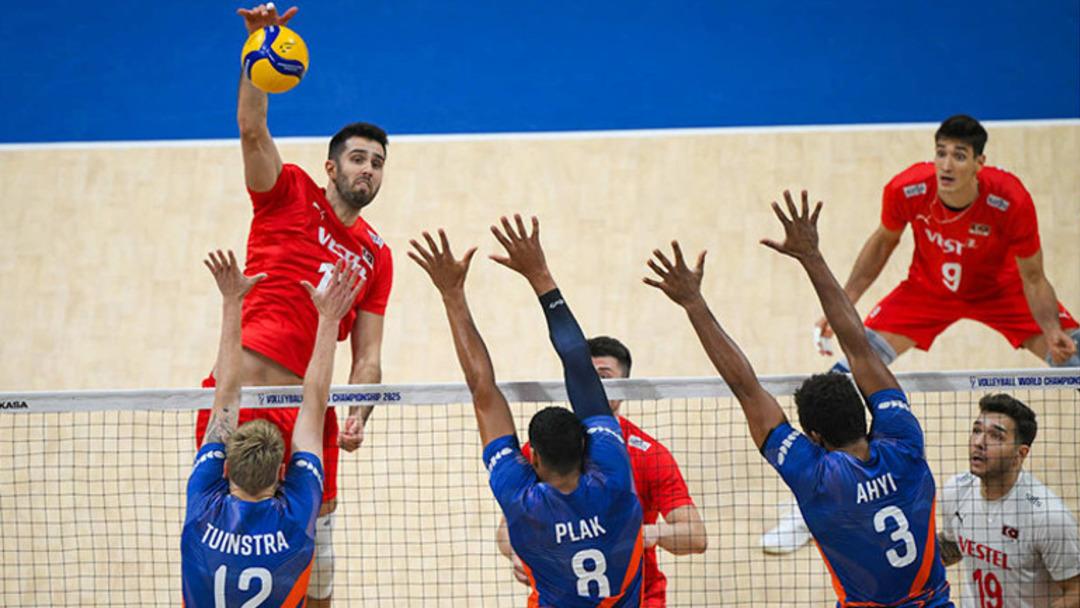 SON DAKİKA: Filenin Efeleri tarih yazmaya devam ediyor! Hollanda yı da devirdik, &ccedil;eyrek finaldeyiz... 2