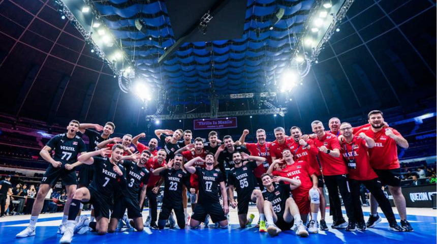 SON DAKİKA: Filenin Efeleri tarih yazmaya devam ediyor! Hollanda'yı da devirdik, &ccedil;eyrek finaldeyiz...