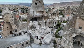 Göreme'de bir peribacası iklimsel nedenler yüzünden hasar aldı