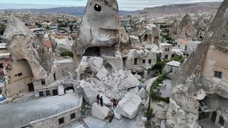 Göreme'de bir peribacası iklimsel nedenler yüzünden hasar aldı