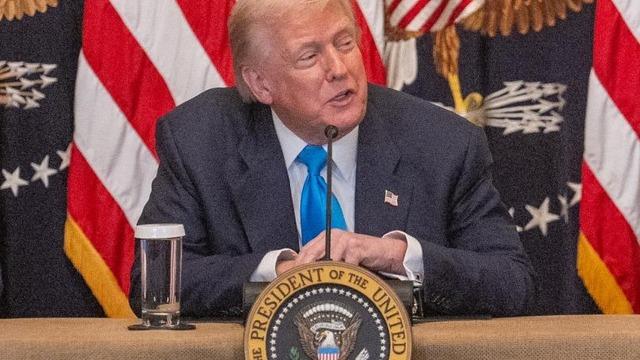 Trump, ‘H-1B’ vize başvuru ücretini 100 bin dolara çıkaran kararnameyi imzaladı