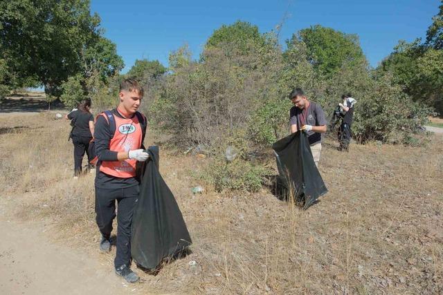Kırklareli nde öğrenciler çevre temizliği yaptı 2
