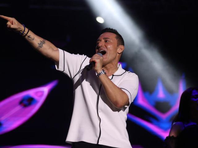 Biri sahnede biri DJ kabininde... Oğulları g&uuml;ndemde