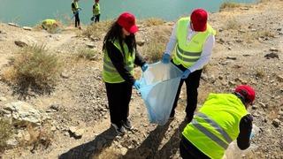 Yüksekova’da doğa temizliği: Dilimli Barajı'na destek