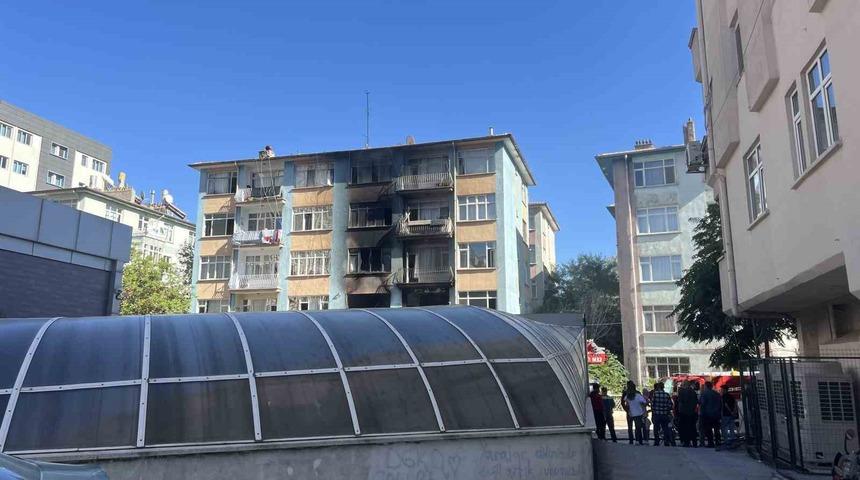 Konya'da 5 katlı binada yangın çıktı