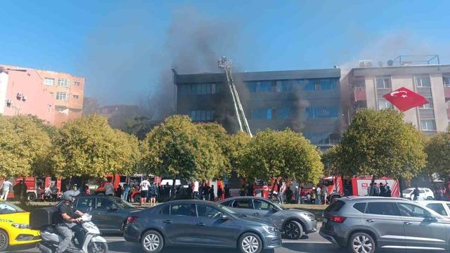 Kağıthane de oto bakım servisinde yangın çıktı 1