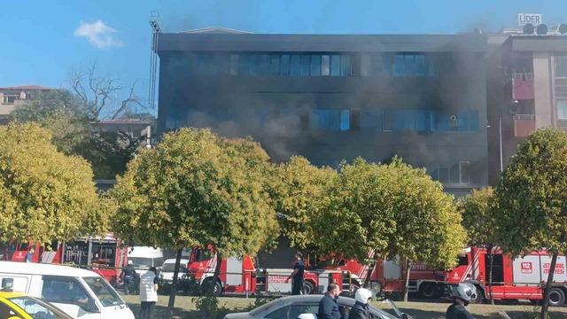 Kağıthane de oto bakım servisinde yangın çıktı 2