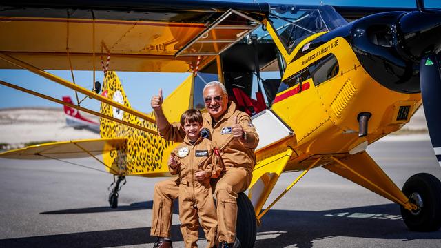 Akrobasi pilotu dede ile 5 yaşındaki torunu Eskişehir'de gösteri uçuşu yaptı
