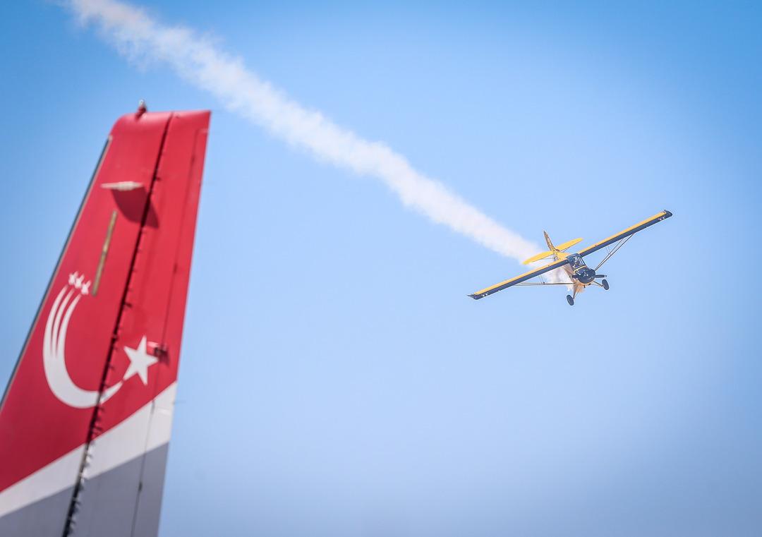 Akrobasi pilotu dede ile 5 yaşındaki torunu Eskişehir de gösteri uçuşu yaptı 1