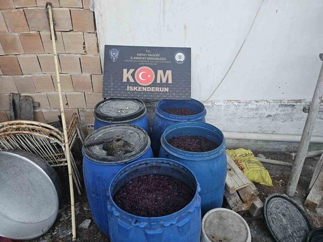 Hatay’da 2 bin 940 litre sahte içki ele geçirildi 1
